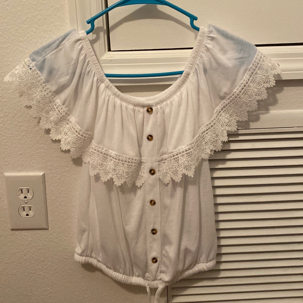 Off-Shoulder Designed White Button Down Too